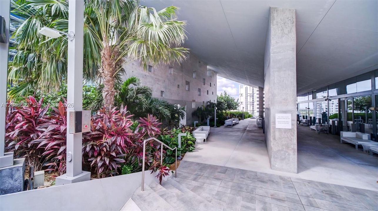 For Sale: $1,199,000 (2 beds, 2 baths, 1407 Square Feet)