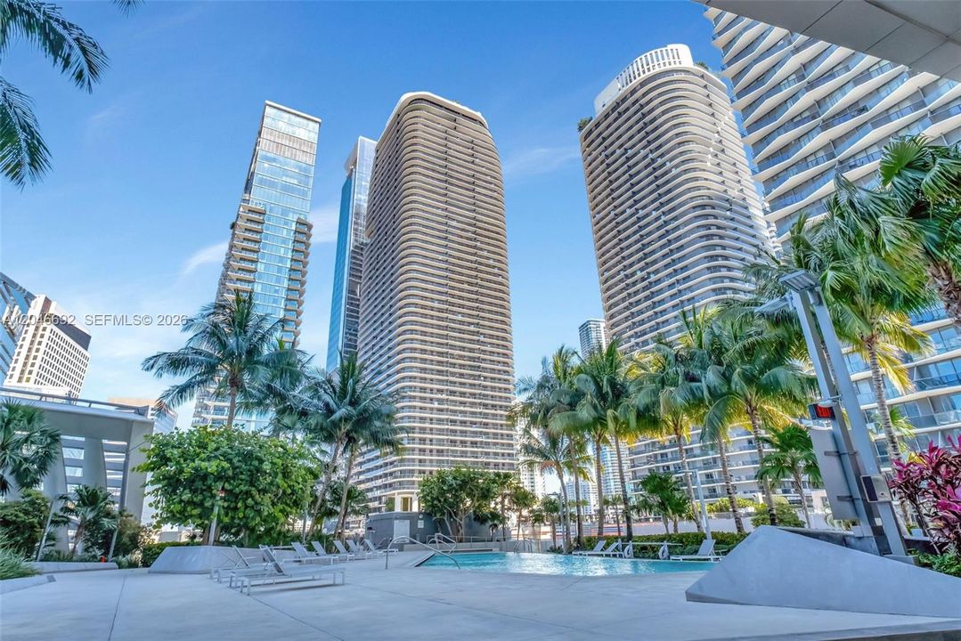 For Sale: $1,199,000 (2 beds, 2 baths, 1407 Square Feet)