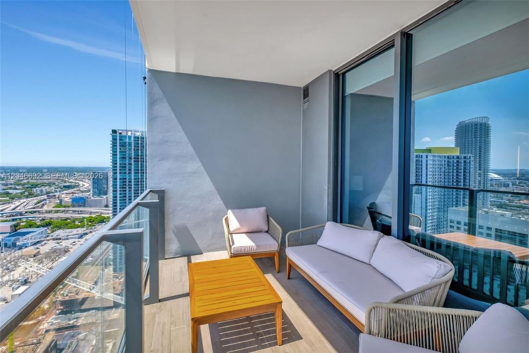 For Sale: $1,199,000 (2 beds, 2 baths, 1407 Square Feet)