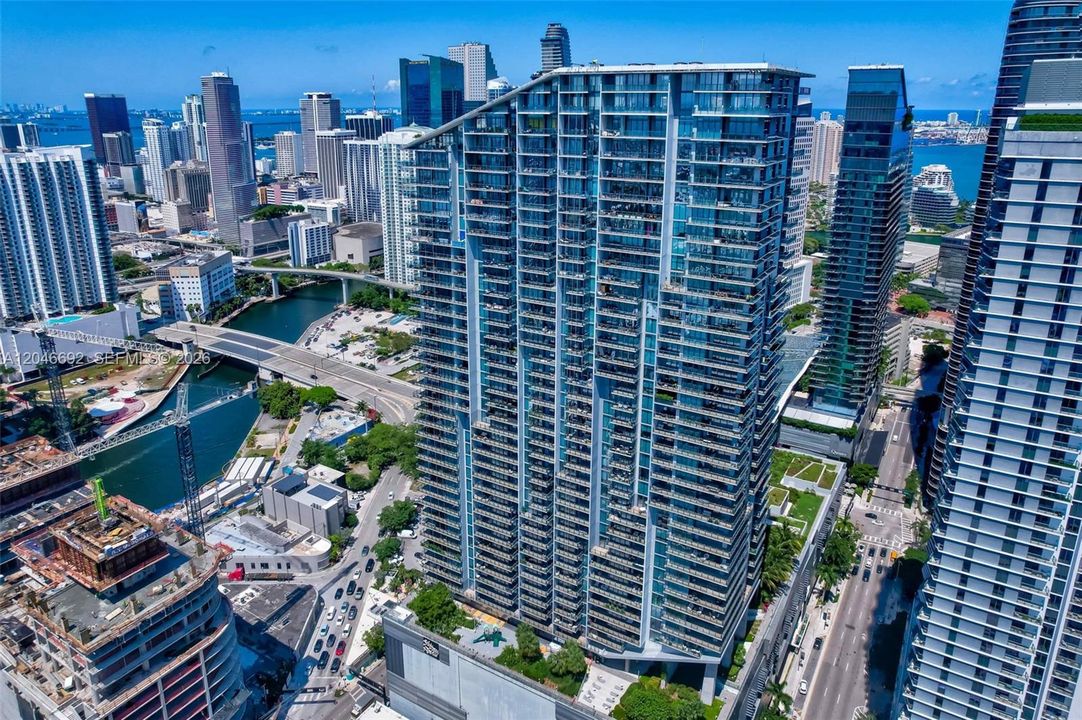 For Sale: $1,199,000 (2 beds, 2 baths, 1407 Square Feet)