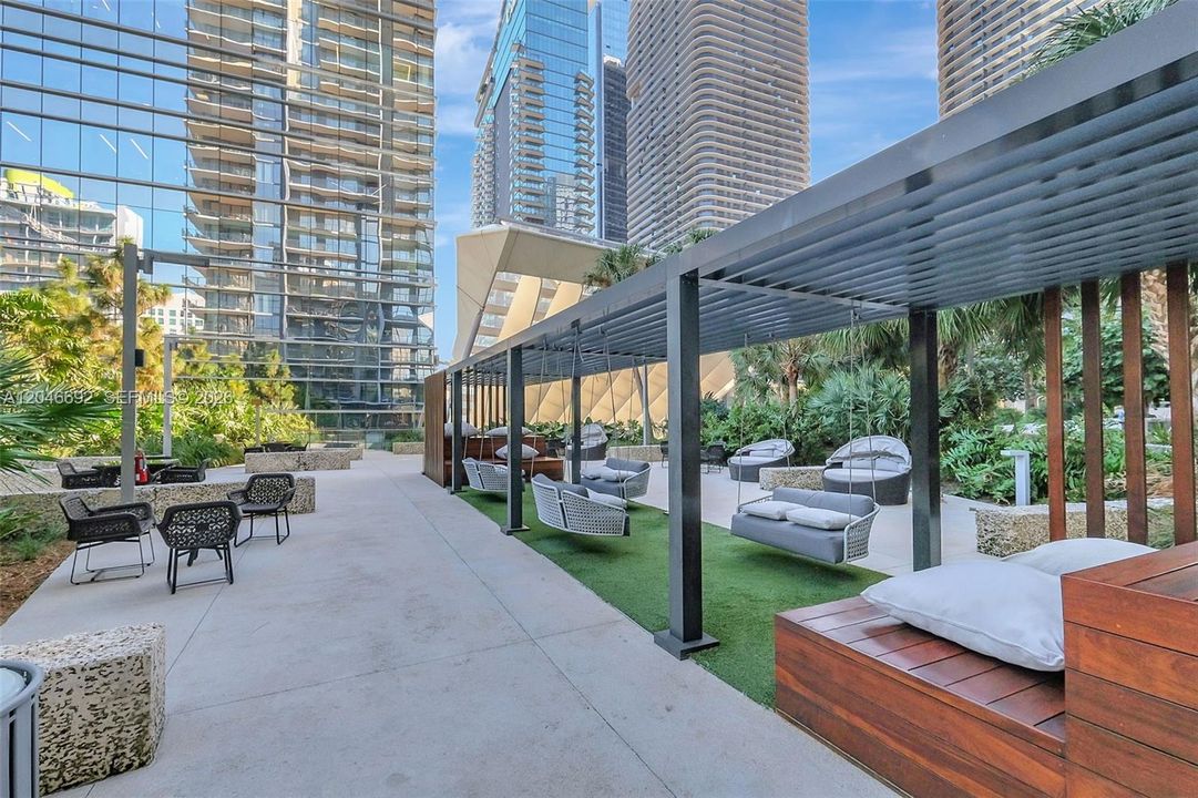 For Sale: $1,199,000 (2 beds, 2 baths, 1407 Square Feet)