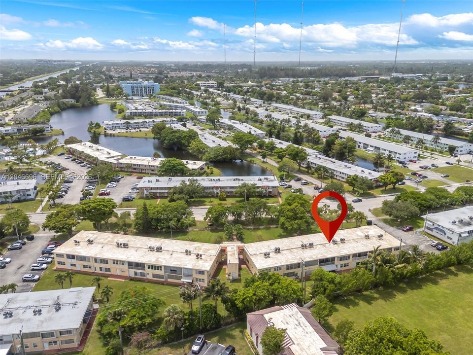 For Sale: $180,000 (2 beds, 2 baths, 902 Square Feet)