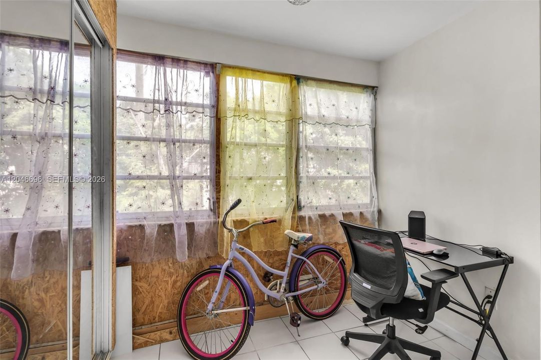 For Sale: $180,000 (2 beds, 2 baths, 902 Square Feet)