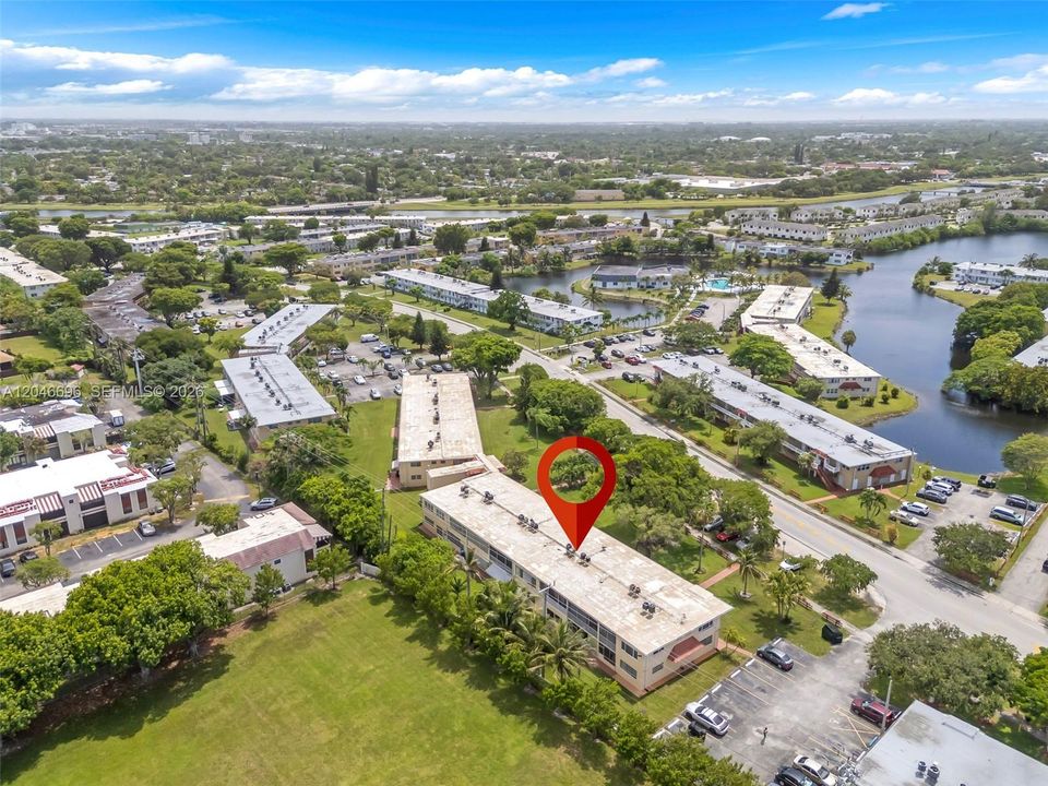 For Sale: $180,000 (2 beds, 2 baths, 902 Square Feet)