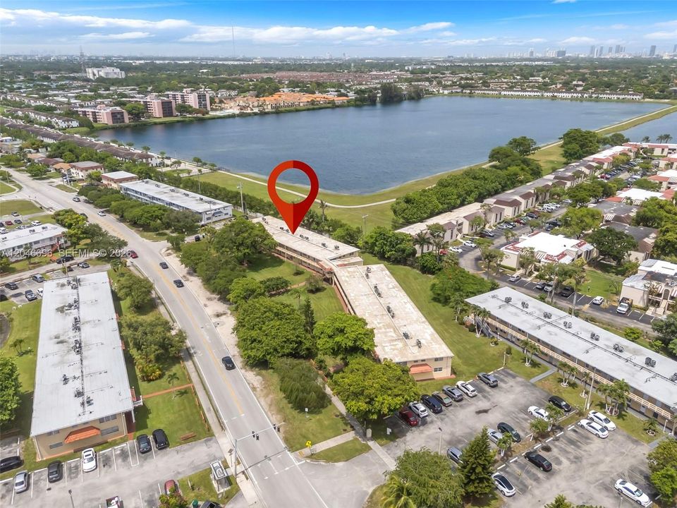 For Sale: $180,000 (2 beds, 2 baths, 902 Square Feet)