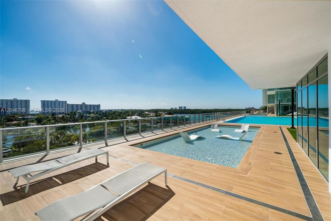 En Venta: $1,400,000 (3 camas, 3 baños, 1892 Pies cuadrados)