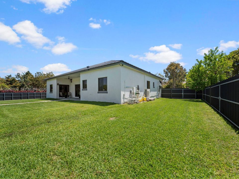 For Sale: $895,000 (4 beds, 3 baths, 2106 Square Feet)