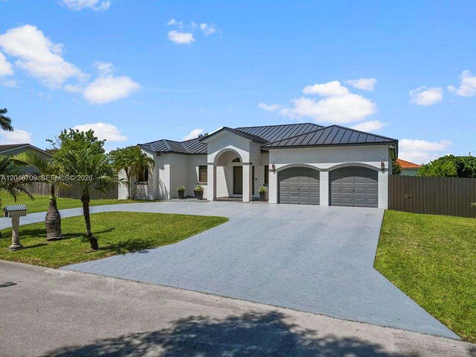 For Sale: $895,000 (4 beds, 3 baths, 2106 Square Feet)