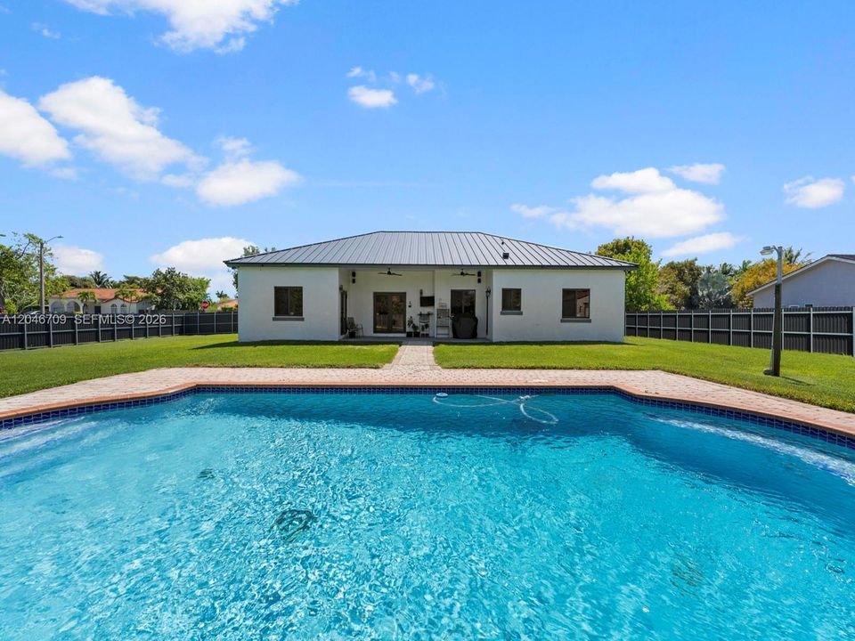 For Sale: $895,000 (4 beds, 3 baths, 2106 Square Feet)