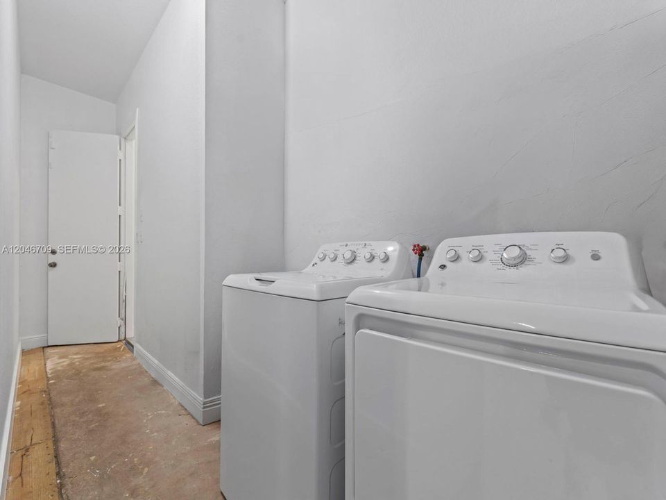 For Sale: $895,000 (4 beds, 3 baths, 2106 Square Feet)