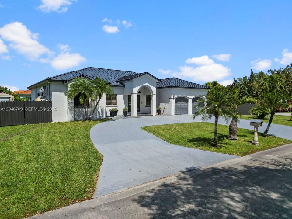 For Sale: $895,000 (4 beds, 3 baths, 2106 Square Feet)