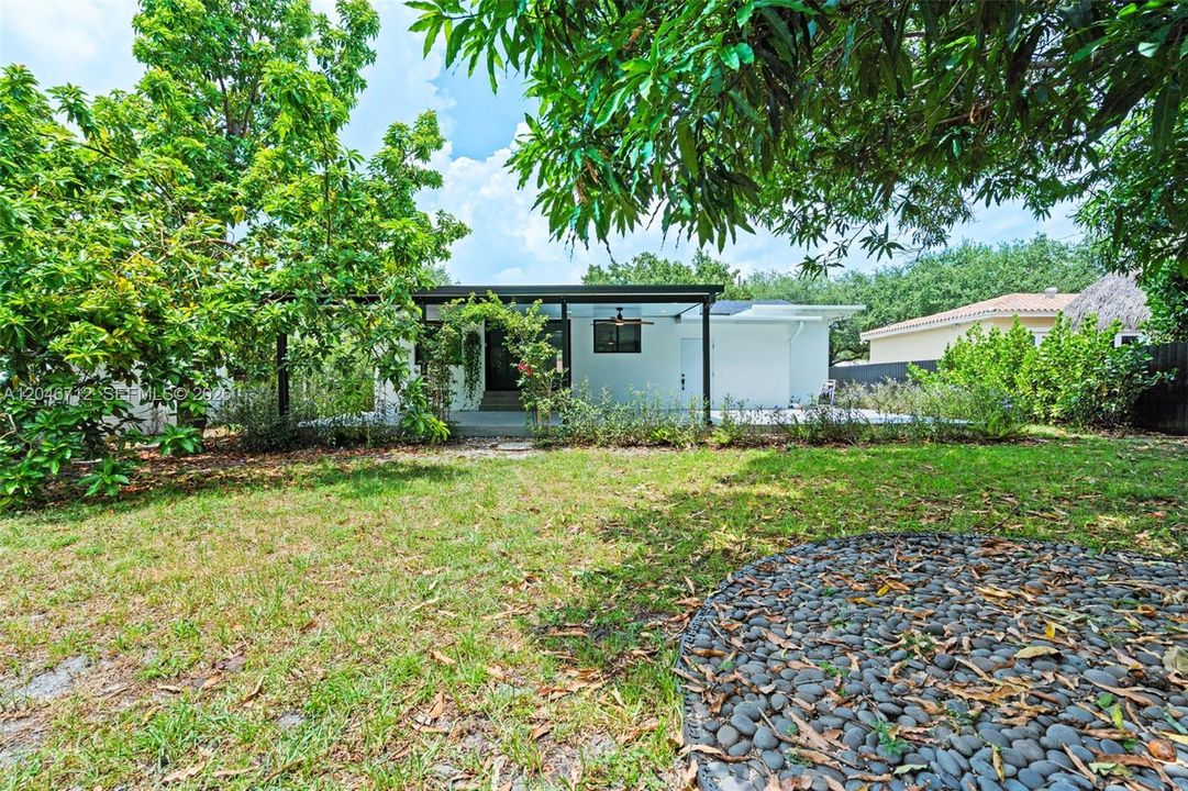 For Rent: $5,000 (3 beds, 3 baths, 1498 Square Feet)