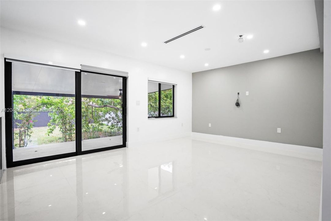 For Rent: $5,000 (3 beds, 3 baths, 1498 Square Feet)