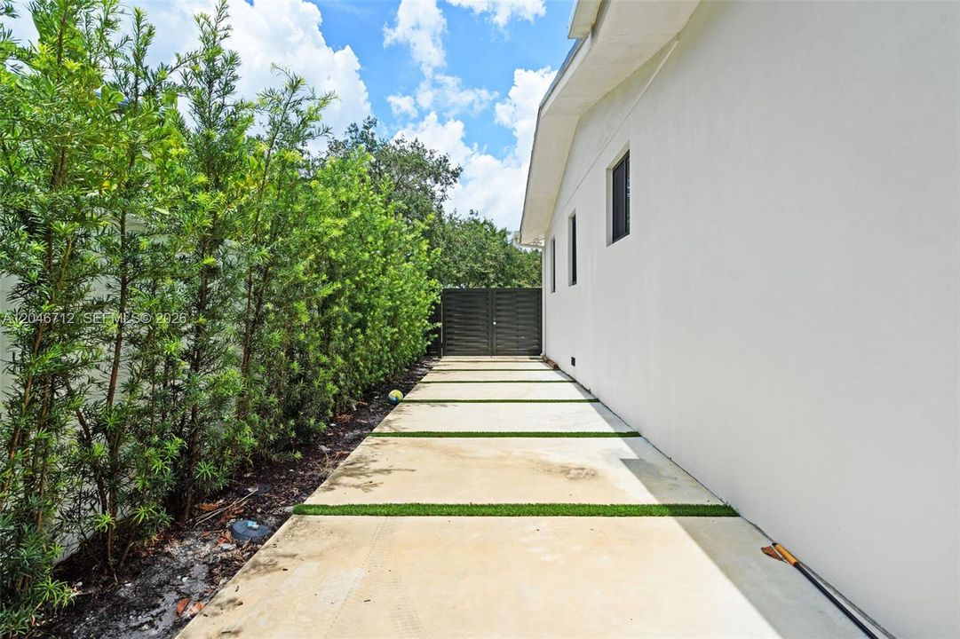 For Rent: $5,000 (3 beds, 3 baths, 1498 Square Feet)
