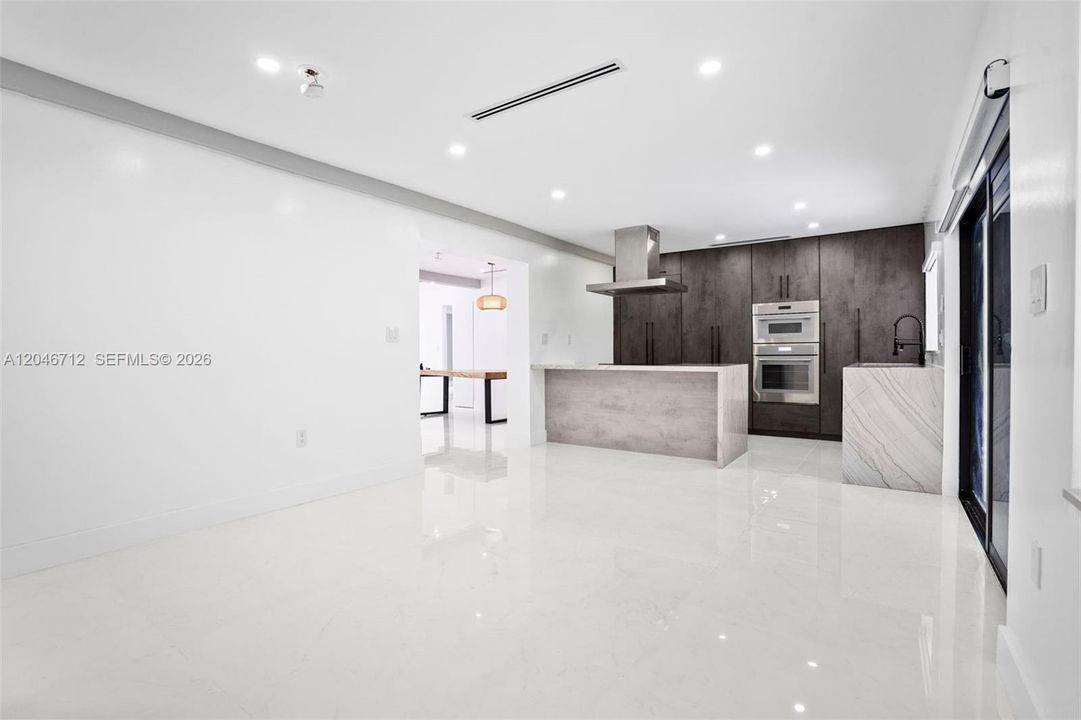 For Rent: $5,000 (3 beds, 3 baths, 1498 Square Feet)
