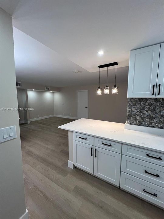 For Sale: $395,000 (2 beds, 2 baths, 988 Square Feet)