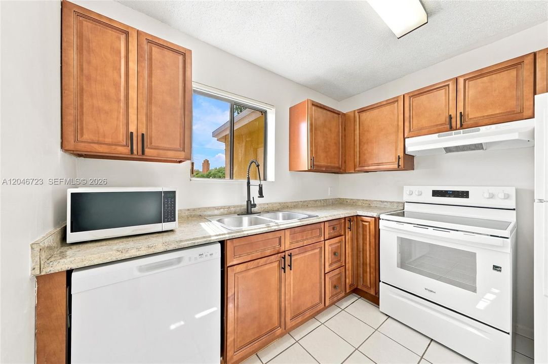 В аренду: $2,900 (3 спален, 2 ванн, 1000 Квадратных фут)