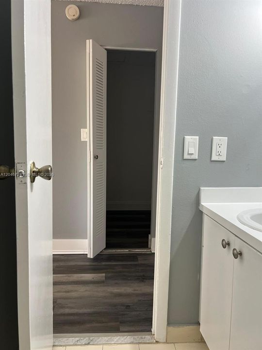 For Rent: $1,700 (1 beds, 1 baths, 943 Square Feet)