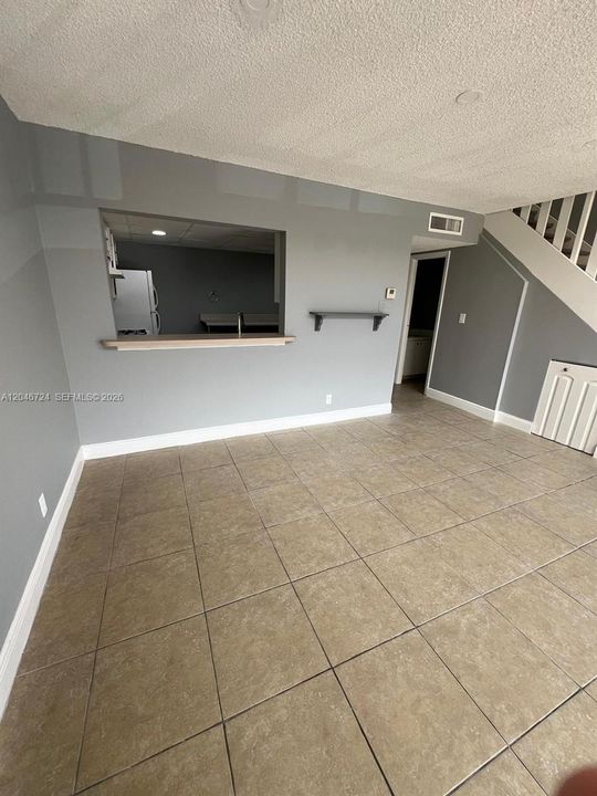 For Rent: $1,700 (1 beds, 1 baths, 943 Square Feet)