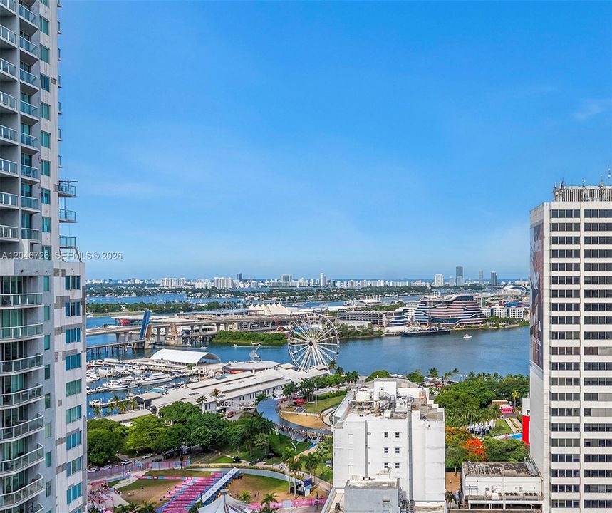 待售: $539,999 (2 贝兹, 2 浴室, 1041 平方英尺)