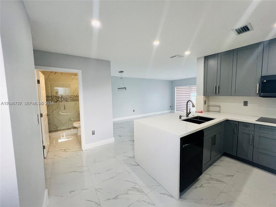 В аренду: $2,850 (3 спален, 2 ванн, 1090 Квадратных фут)