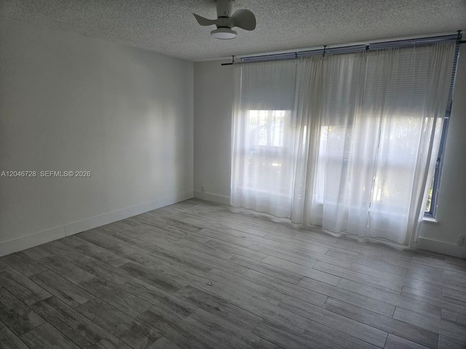 В аренду: $3,800 (2 спален, 2 ванн, 1361 Квадратных фут)