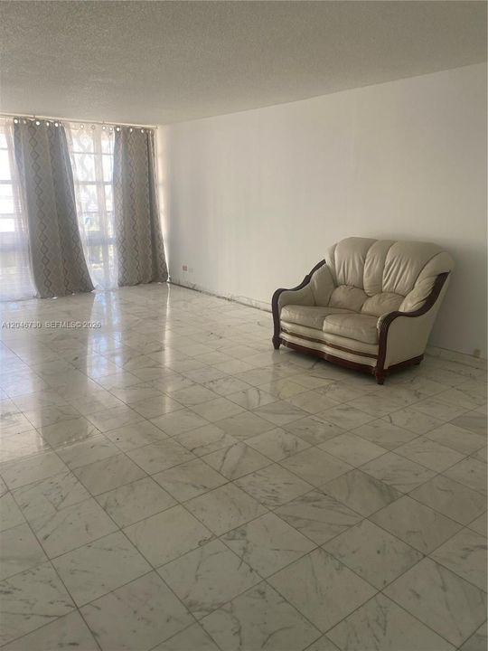 В аренду: $2,350 (1 спален, 1 ванн, 938 Квадратных фут)