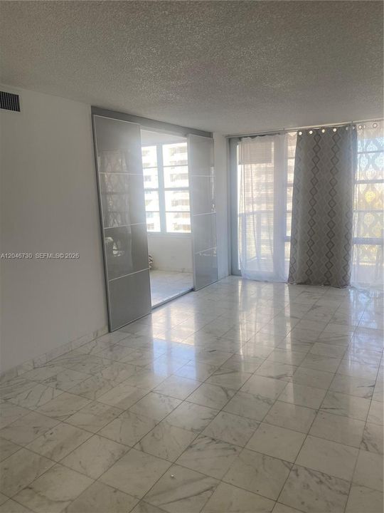 В аренду: $2,350 (1 спален, 1 ванн, 938 Квадратных фут)