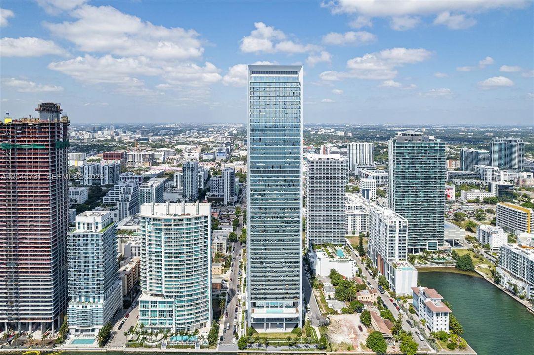 For Sale: $7,000,000 (5 beds, 7 baths, 6834 Square Feet)