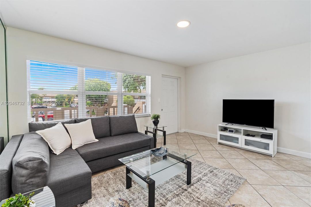 For Sale: $85,000 (1 beds, 1 baths, 590 Square Feet)