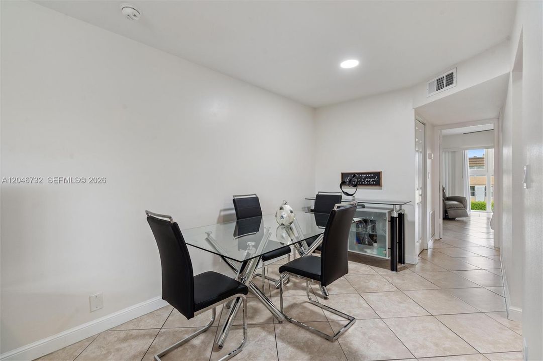 For Sale: $85,000 (1 beds, 1 baths, 590 Square Feet)