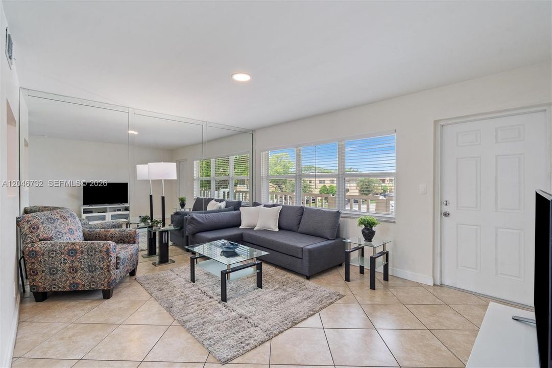 For Sale: $85,000 (1 beds, 1 baths, 590 Square Feet)