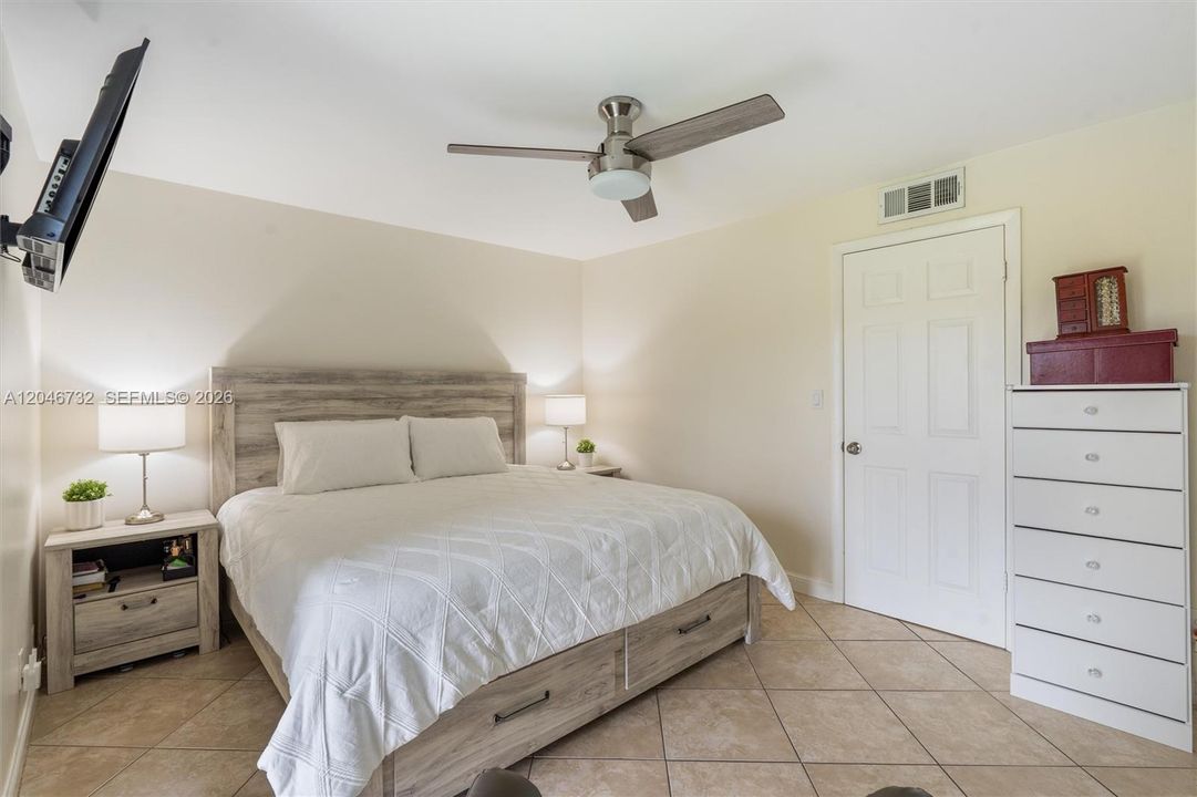 For Sale: $85,000 (1 beds, 1 baths, 590 Square Feet)