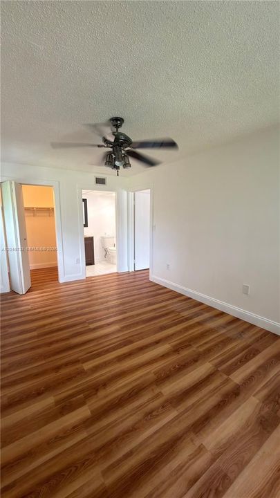 For Rent: $2,400 (2 beds, 2 baths, 917 Square Feet)