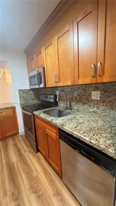 For Rent: $2,400 (2 beds, 2 baths, 917 Square Feet)