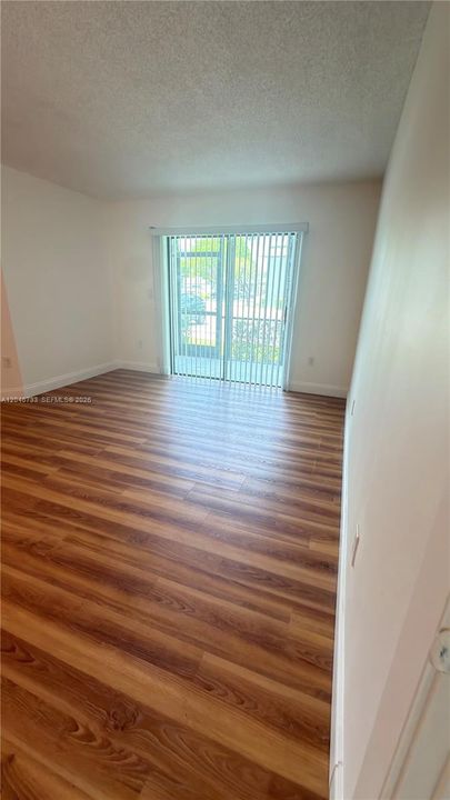 For Rent: $2,400 (2 beds, 2 baths, 917 Square Feet)