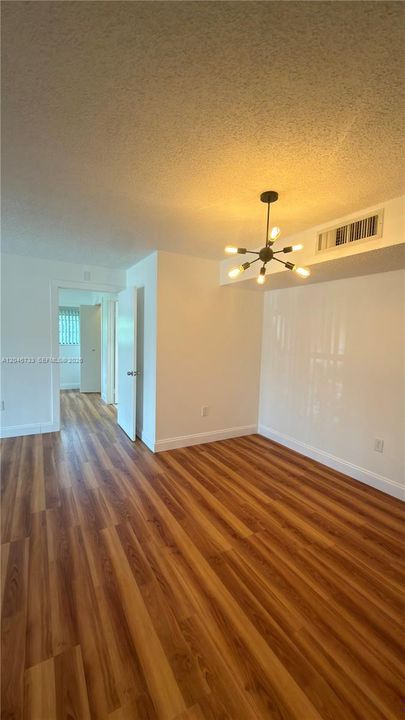 For Rent: $2,400 (2 beds, 2 baths, 917 Square Feet)