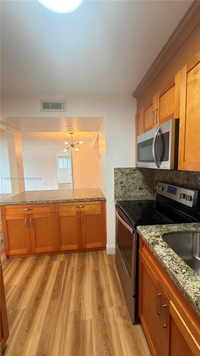 For Rent: $2,400 (2 beds, 2 baths, 917 Square Feet)