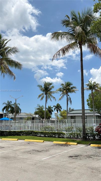 For Rent: $2,400 (2 beds, 2 baths, 917 Square Feet)