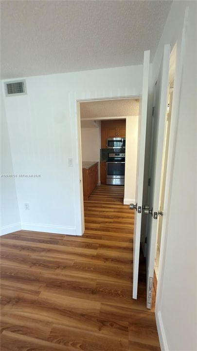 For Rent: $2,400 (2 beds, 2 baths, 917 Square Feet)