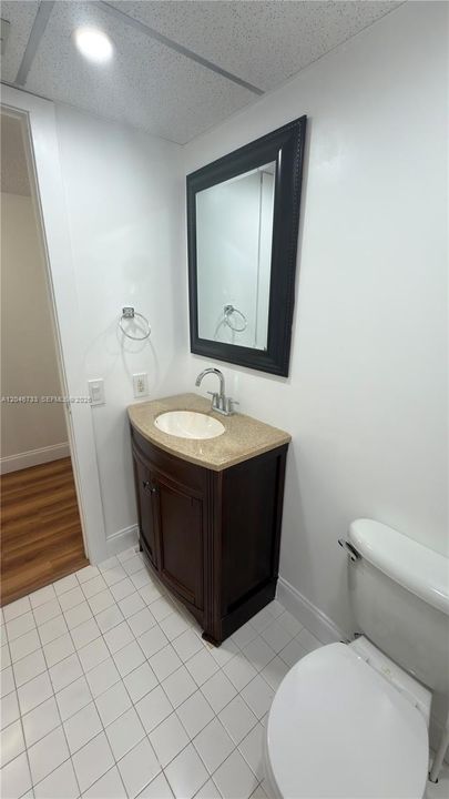 For Rent: $2,400 (2 beds, 2 baths, 917 Square Feet)