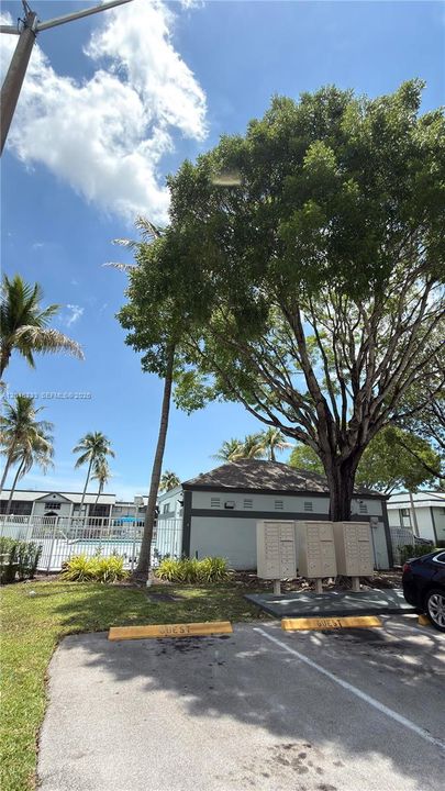 For Rent: $2,400 (2 beds, 2 baths, 917 Square Feet)