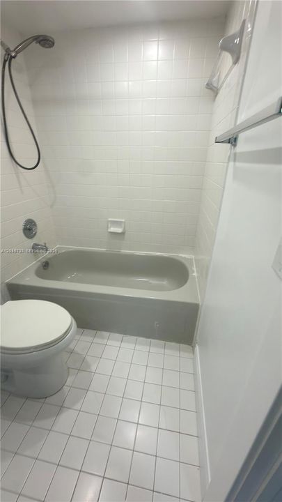 For Rent: $2,400 (2 beds, 2 baths, 917 Square Feet)