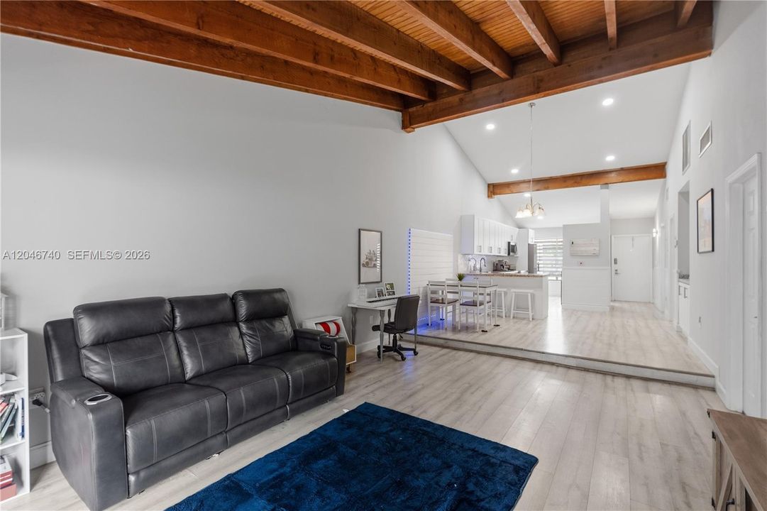 На продажу: $459,000 (2 спален, 2 ванн, 1196 Квадратных фут)