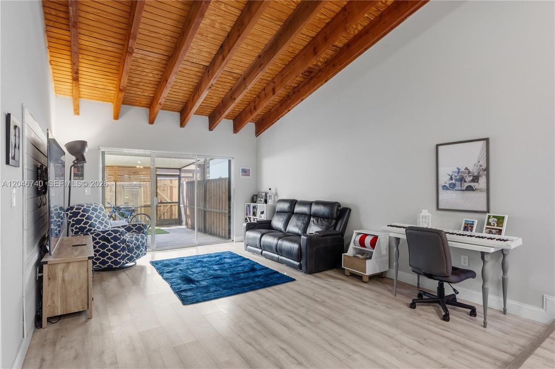 На продажу: $459,000 (2 спален, 2 ванн, 1196 Квадратных фут)