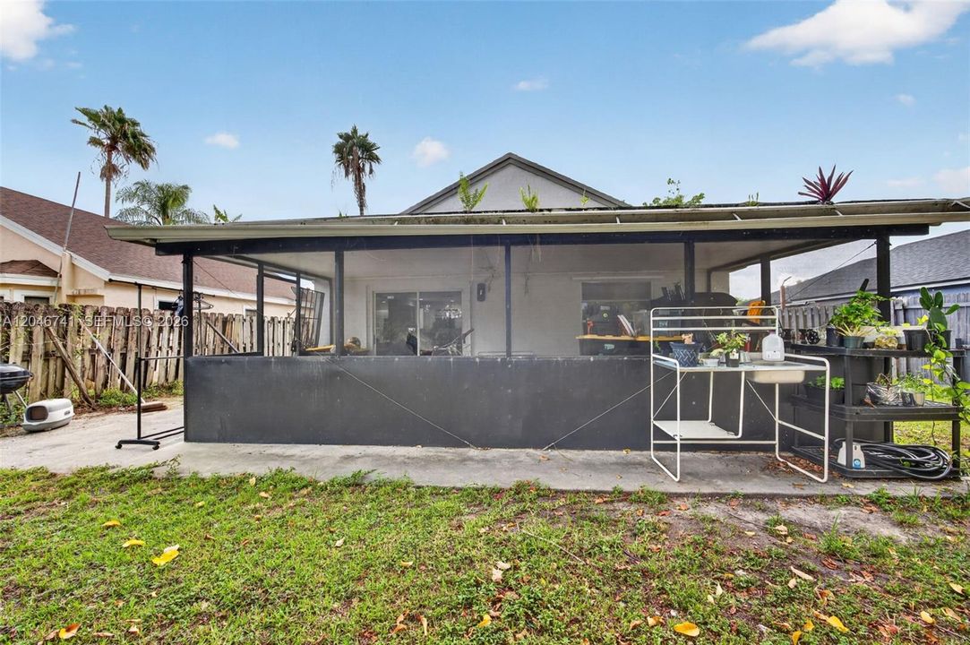 En Venta: $360,000 (4 camas, 2 baños, 1116 Pies cuadrados)