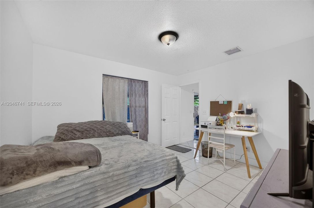 En Venta: $360,000 (4 camas, 2 baños, 1116 Pies cuadrados)