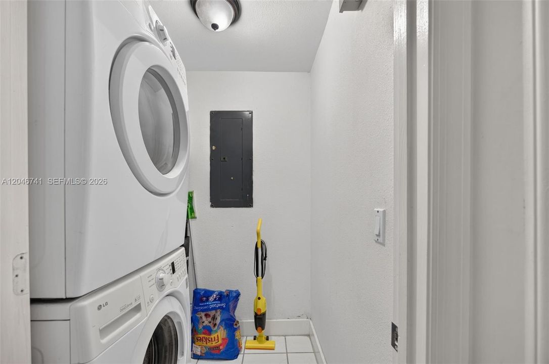 En Venta: $360,000 (4 camas, 2 baños, 1116 Pies cuadrados)