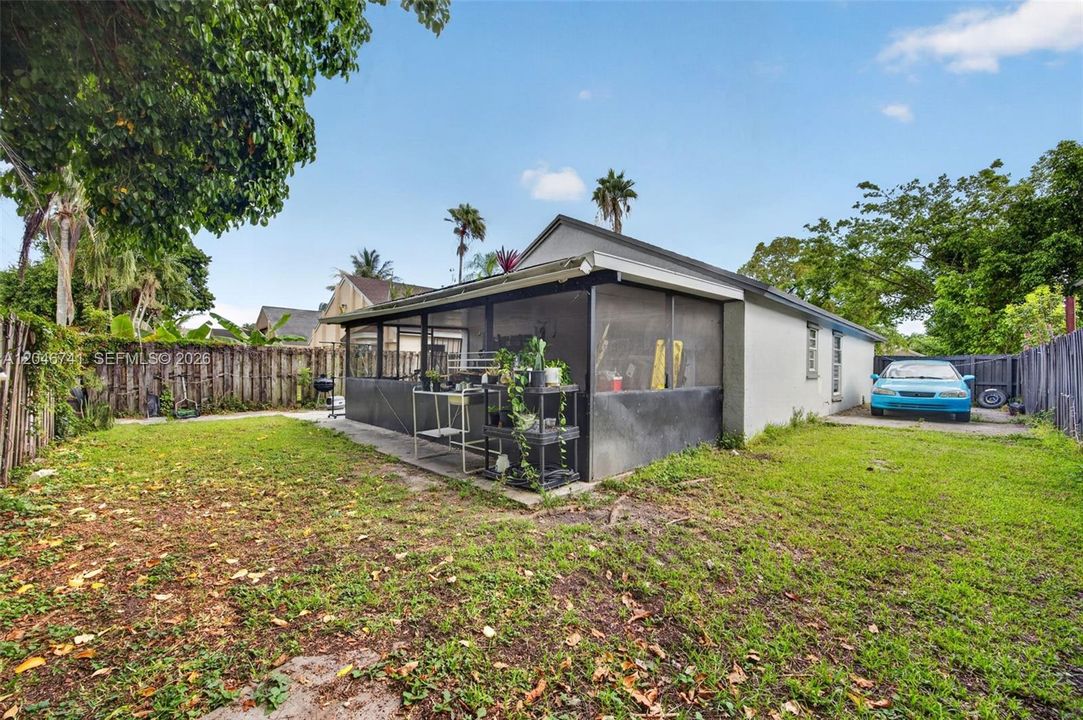 En Venta: $360,000 (4 camas, 2 baños, 1116 Pies cuadrados)