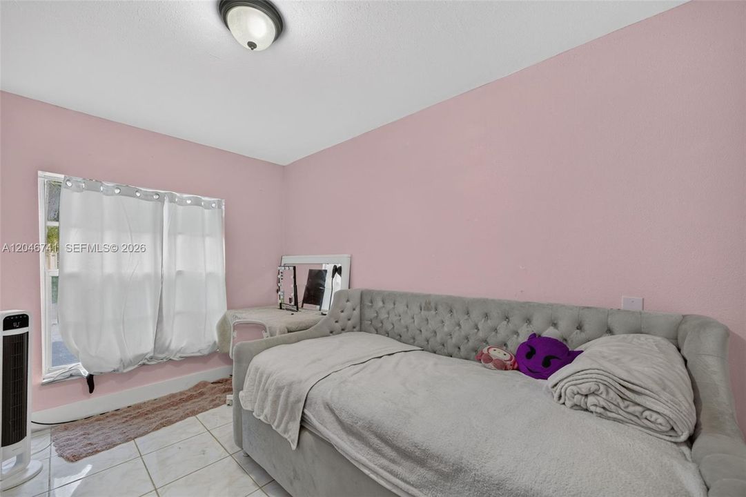 En Venta: $360,000 (4 camas, 2 baños, 1116 Pies cuadrados)